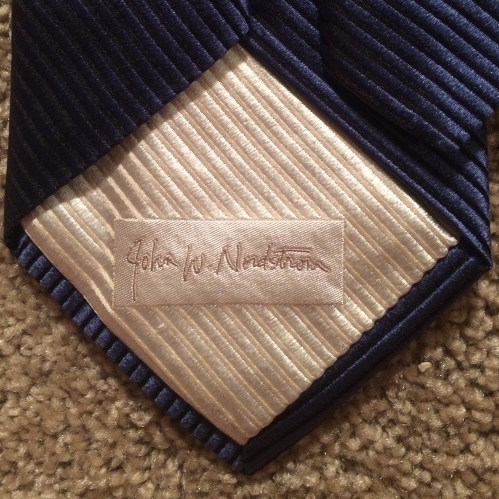Blue‎ tie - Picture 3 of 3